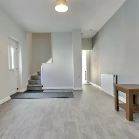 Improved Private House In Central Location Portsmouth Exterior photo