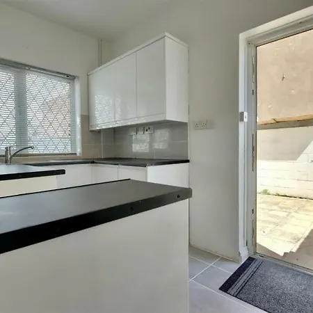 Improved Private House In Central Location Portsmouth Exterior photo