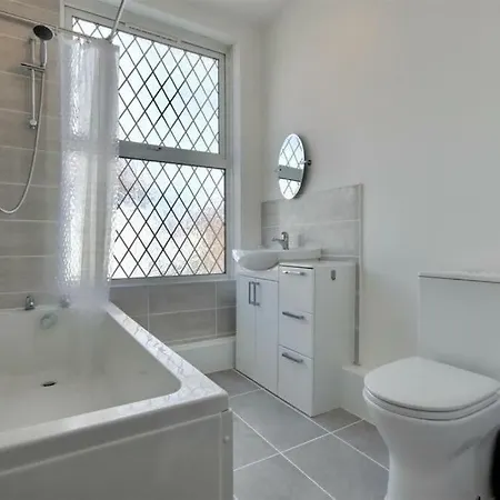 Improved Private House In Central Location Portsmouth Exterior photo